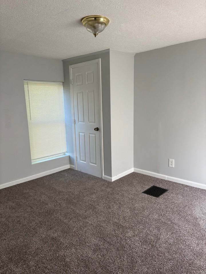 1919 Baird St - Photo 2 of 10