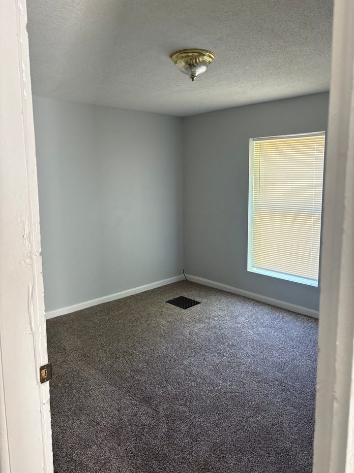 1919 Baird St - Photo 3 of 10