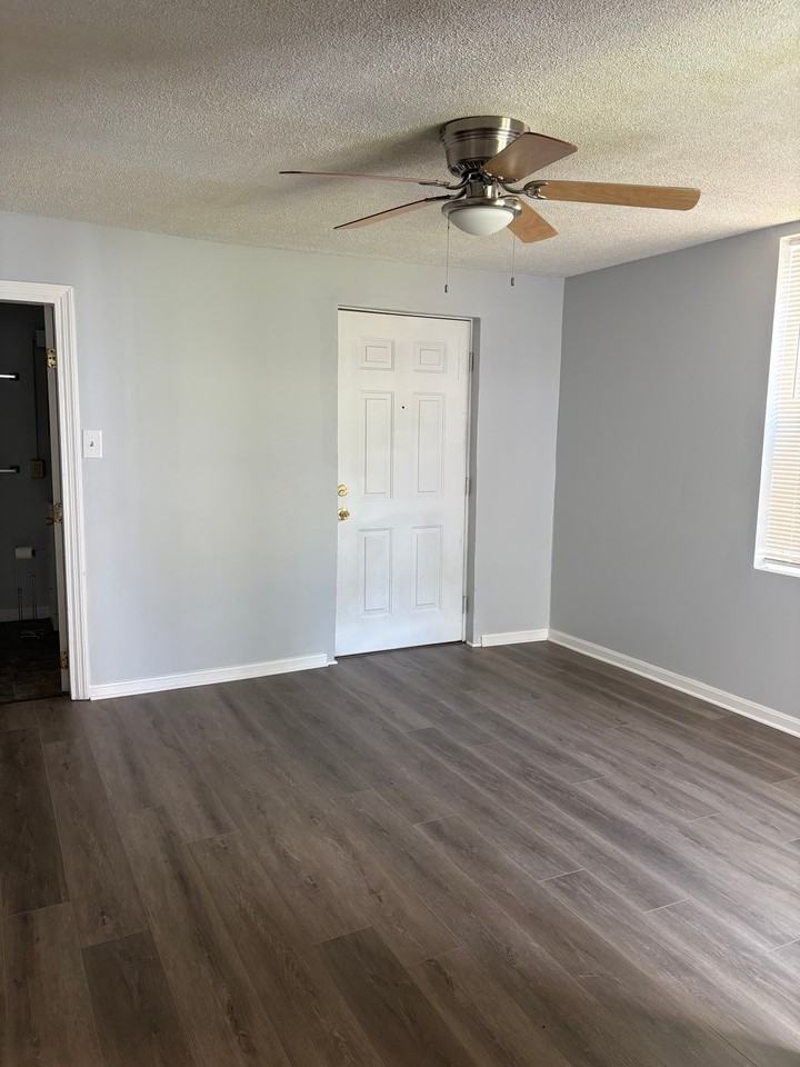 1919 Baird St - Photo 5 of 10