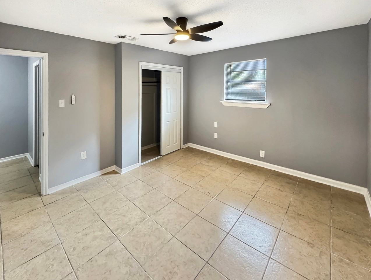7851 Sail St - Photo 5 of 6