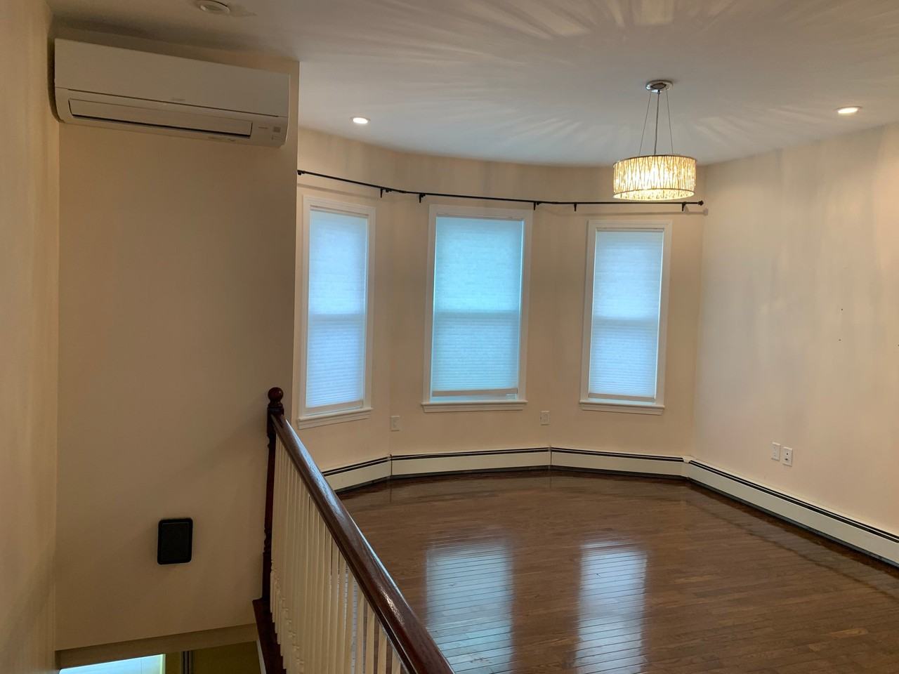 257 Proctor Ave - Photo 5 of 20