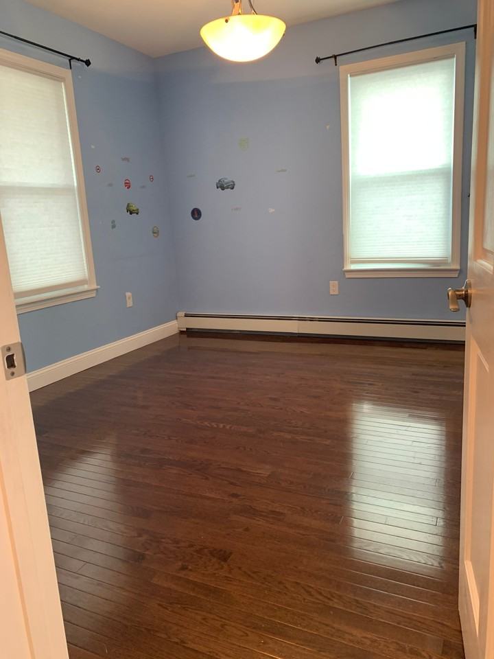257 Proctor Ave - Photo 7 of 20