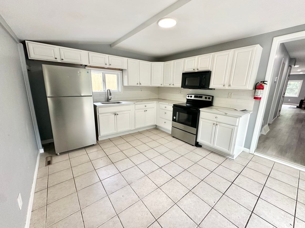 381 Sumach St - Photo 2 of 22