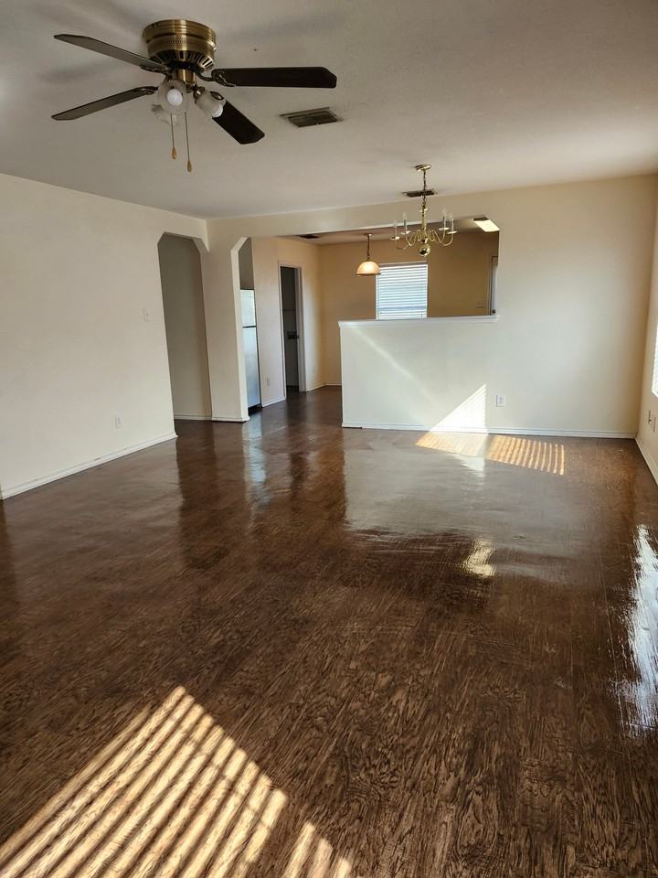 3414 Ironwood Fls - Photo 2 of 14