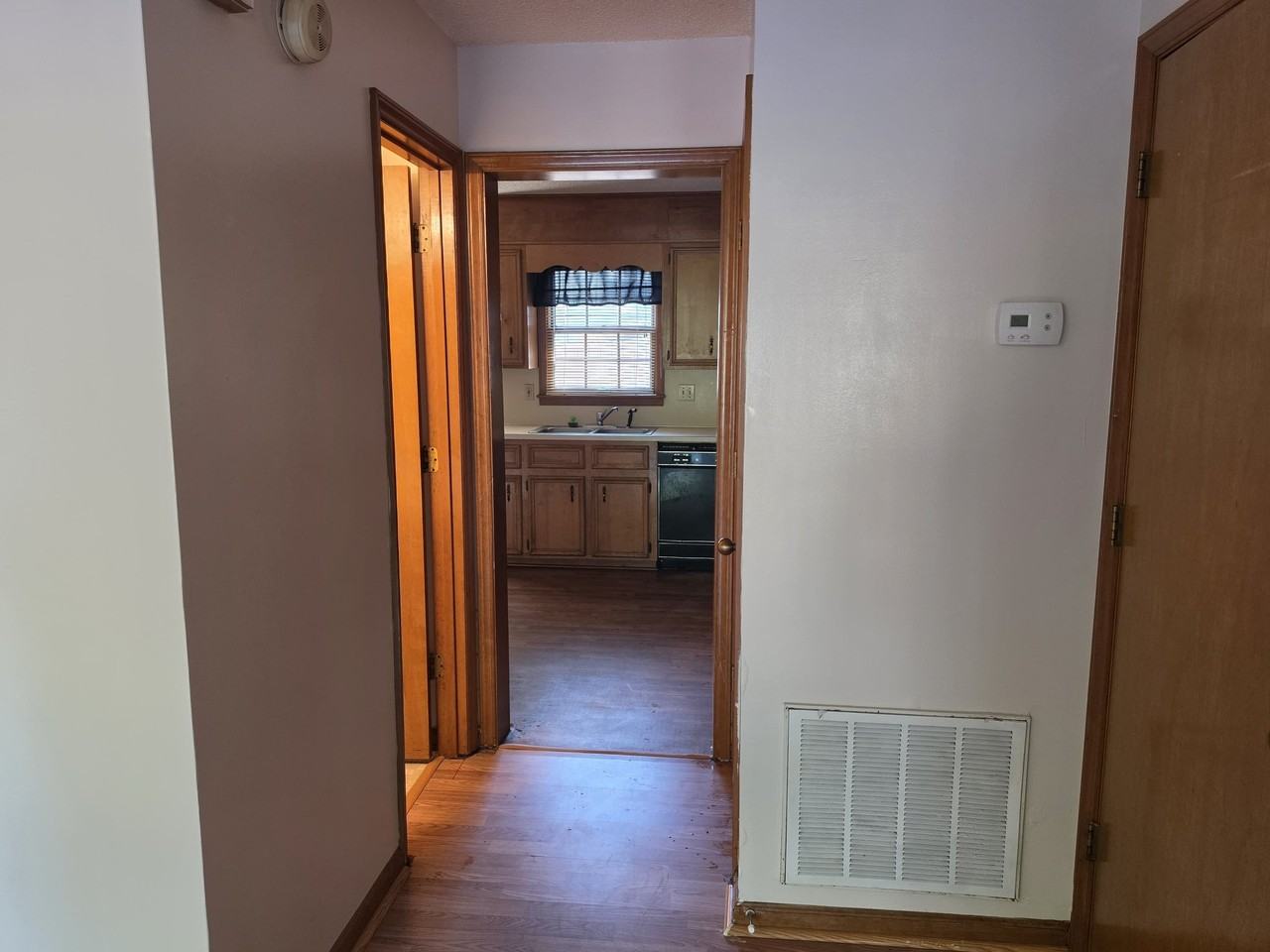 180 Glenwood Dr #1612 - Photo 4 of 18