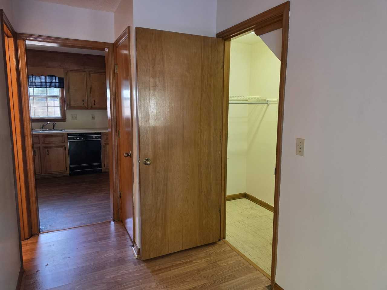 180 Glenwood Dr #1612 - Photo 5 of 18