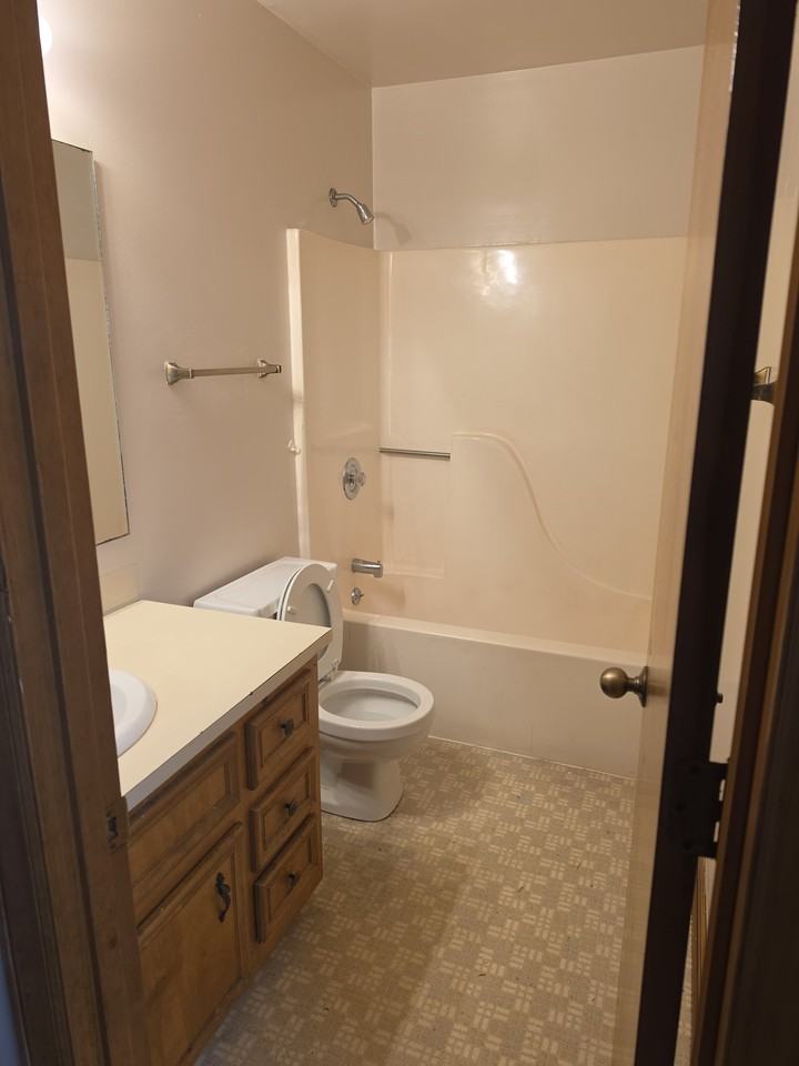 180 Glenwood Dr #1612 - Photo 7 of 18