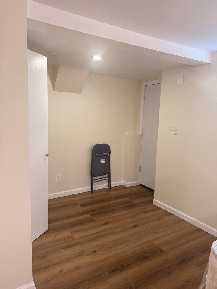 297 E 40th St - Photo 7 of 7