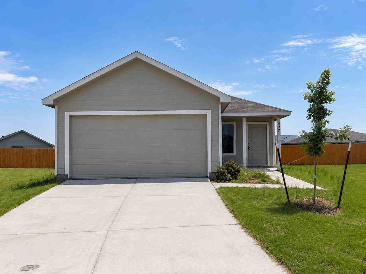 427 Bower Dr - Photo 2 of 15