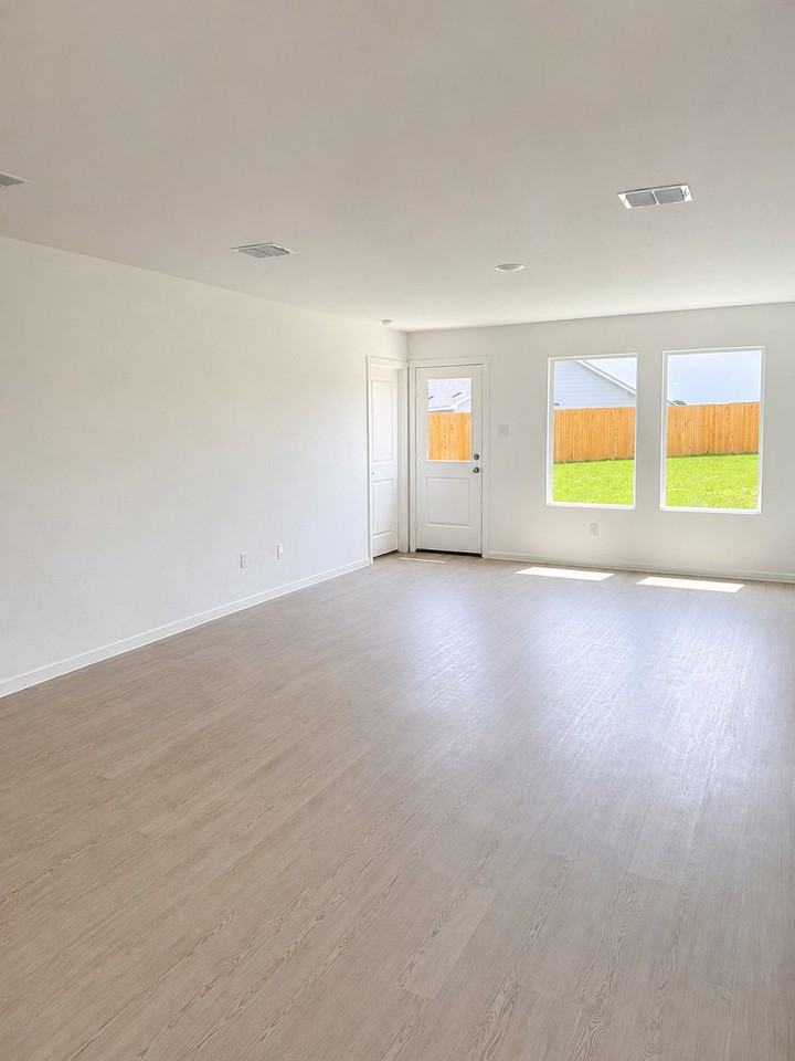 427 Bower Dr - Photo 3 of 15