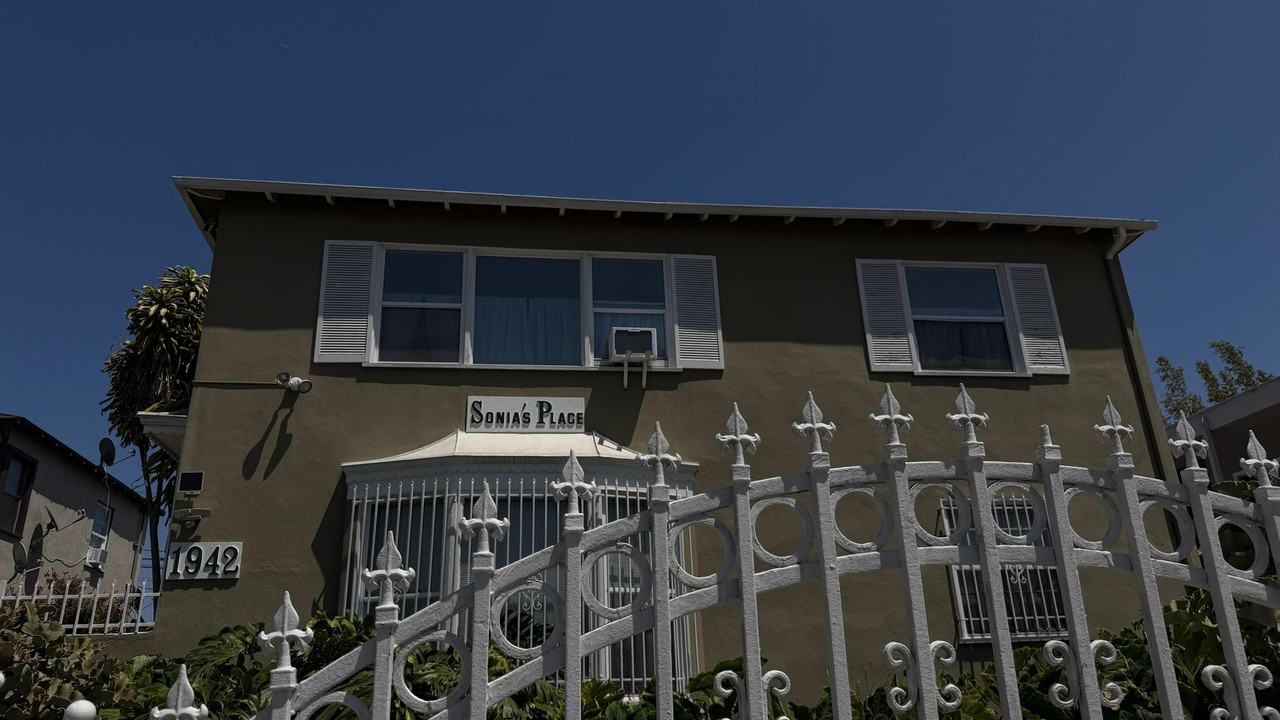1942 S Rimpau Blvd