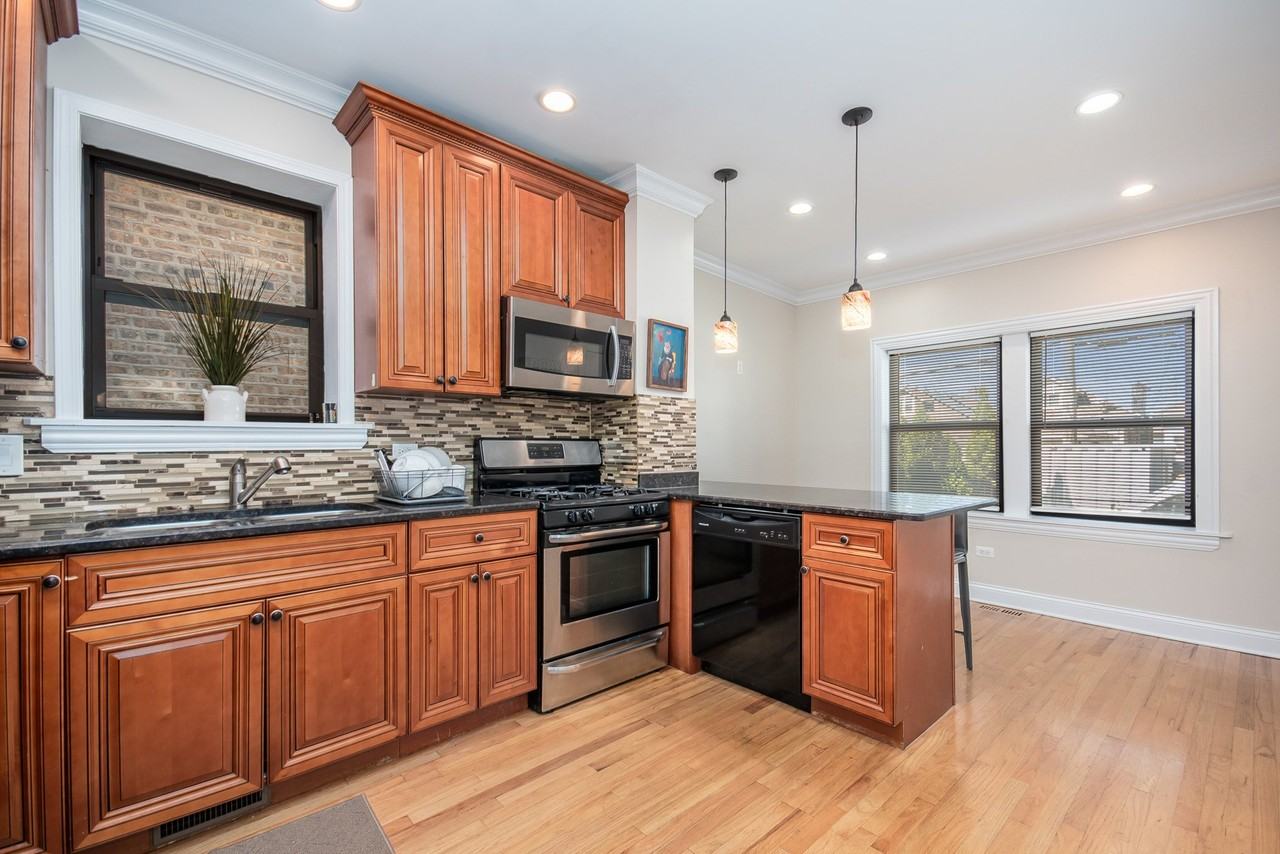 5614 W Melrose St #2 - Photo 2 of 23