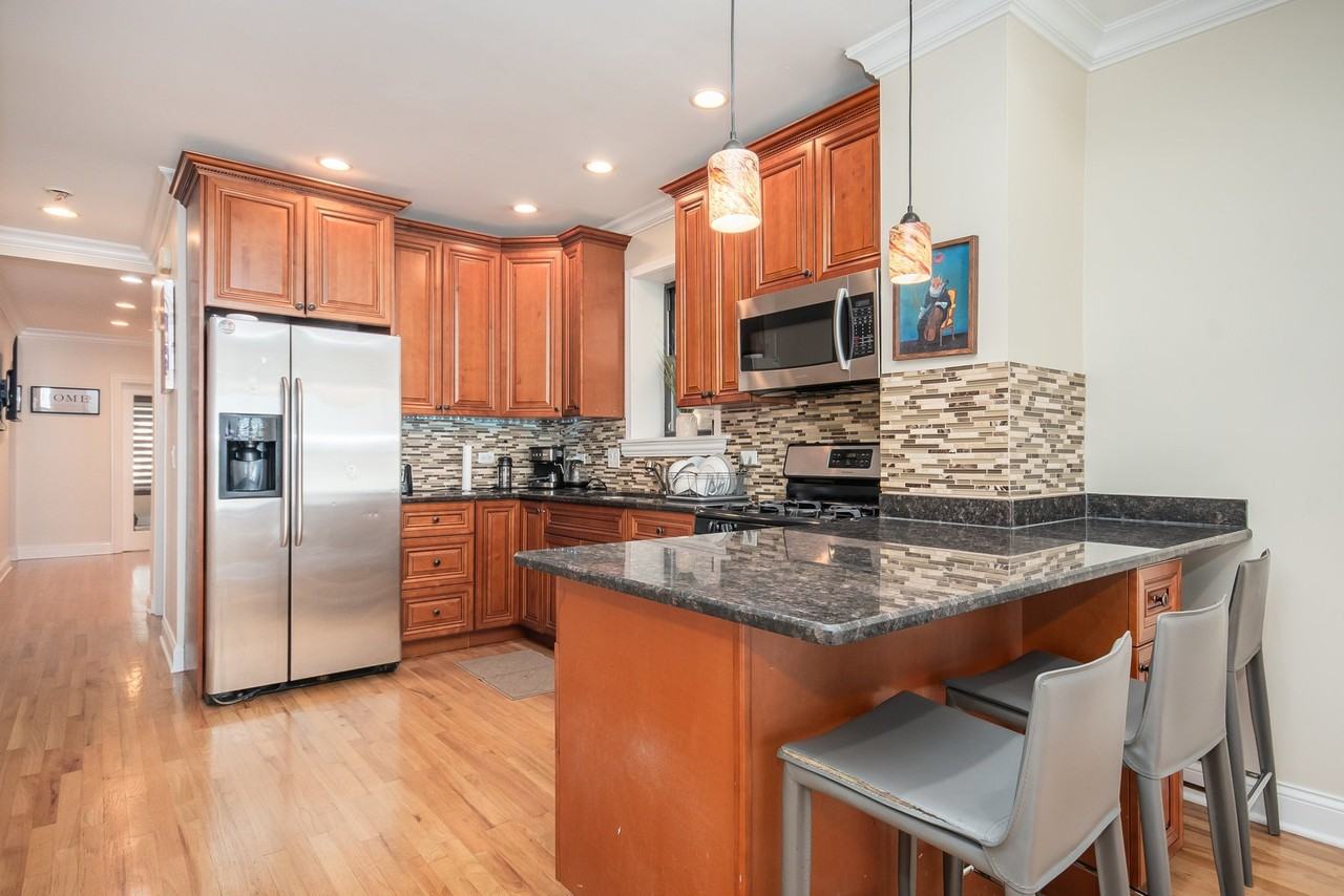 5614 W Melrose St #2 - Photo 3 of 23