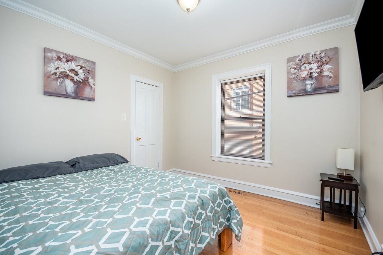 5614 W Melrose St #2 - Photo 5 of 23