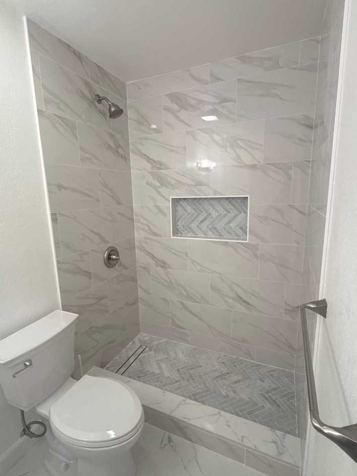 1046 N Vista Ave - Photo 3 of 10