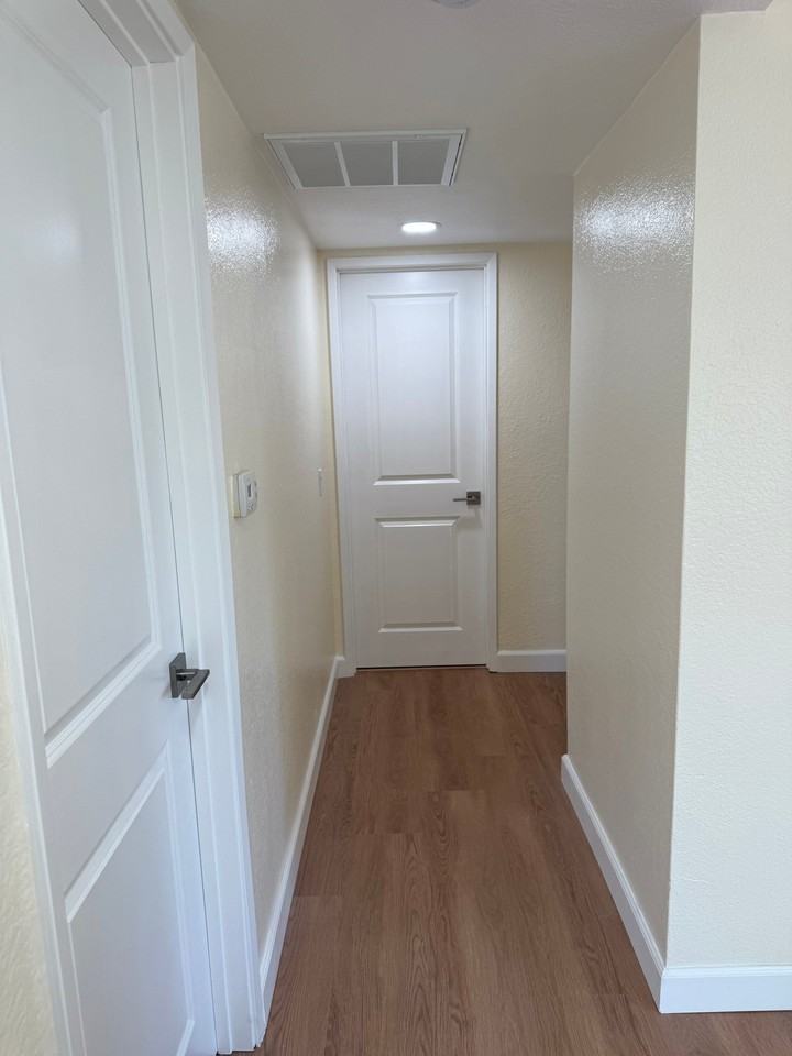 1046 N Vista Ave - Photo 6 of 10