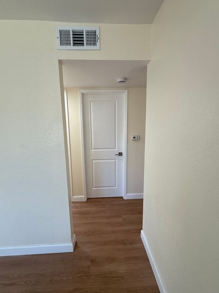 1046 N Vista Ave - Photo 7 of 10