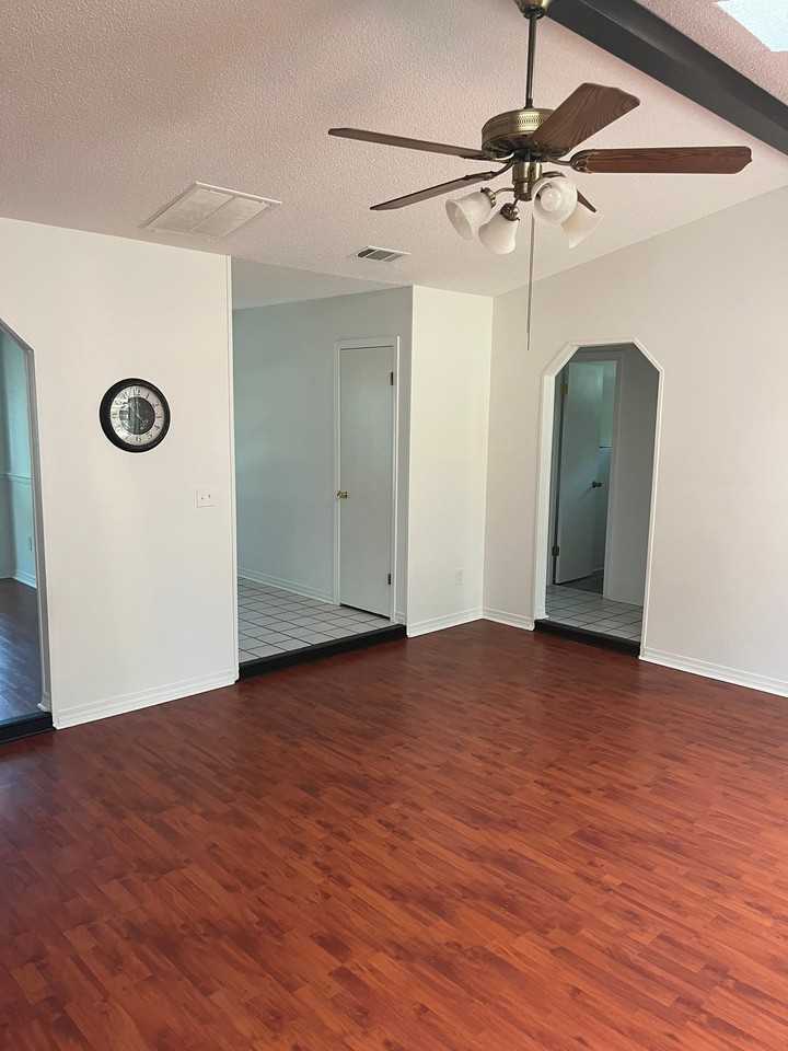 414 20th St - Photo 2 of 9