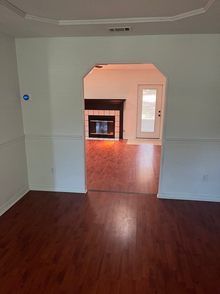 414 20th St - Photo 4 of 9