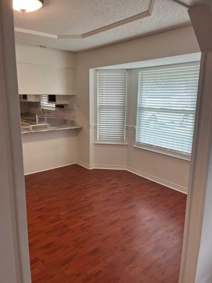 414 20th St - Photo 6 of 9