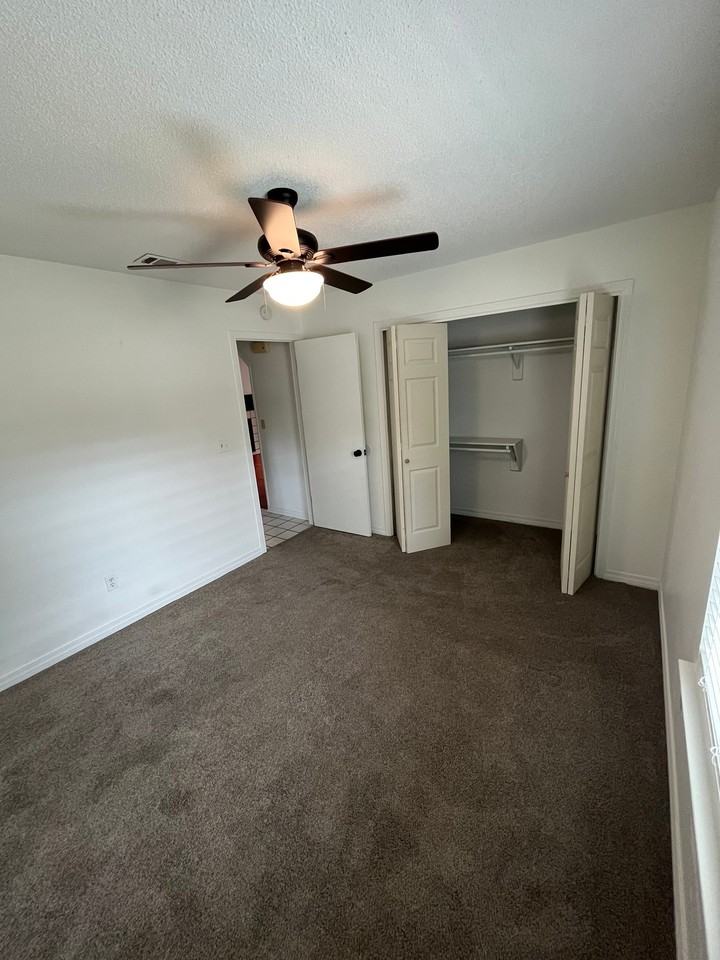 414 20th St - Photo 7 of 9