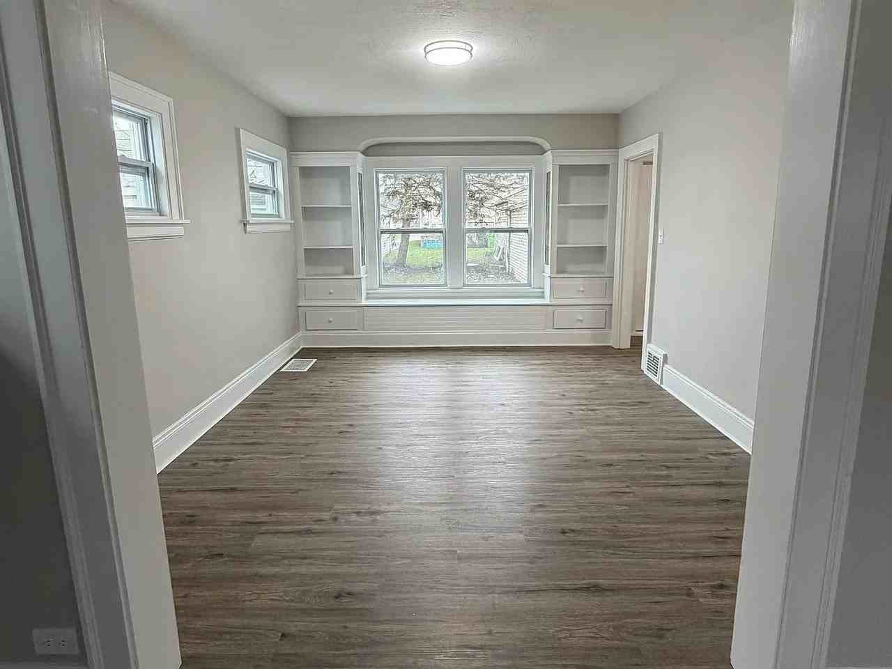 13219 Alvin Ave - Photo 4 of 7