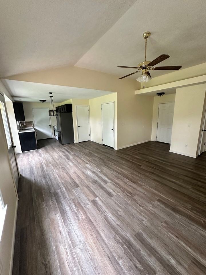 241 W Wilson St - Photo 4 of 20