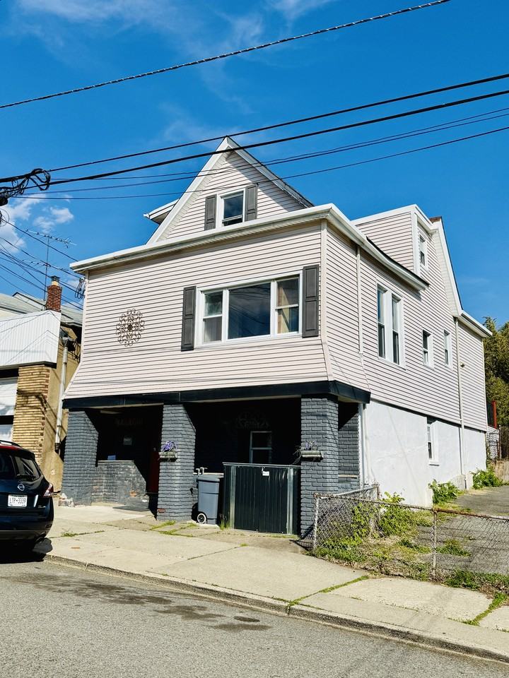 84 Macarthur Avenue #2