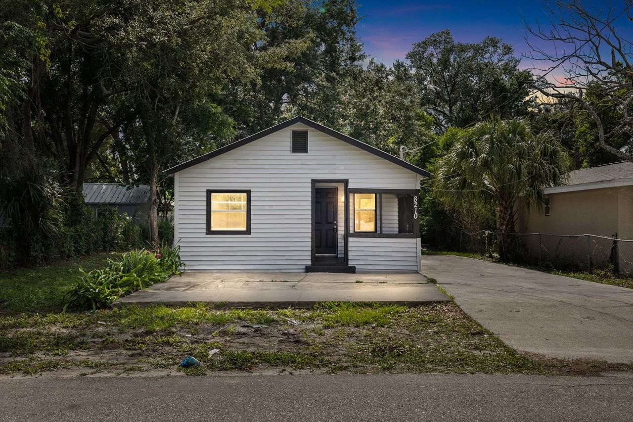 8210 N Marks St - Photo 2 of 50