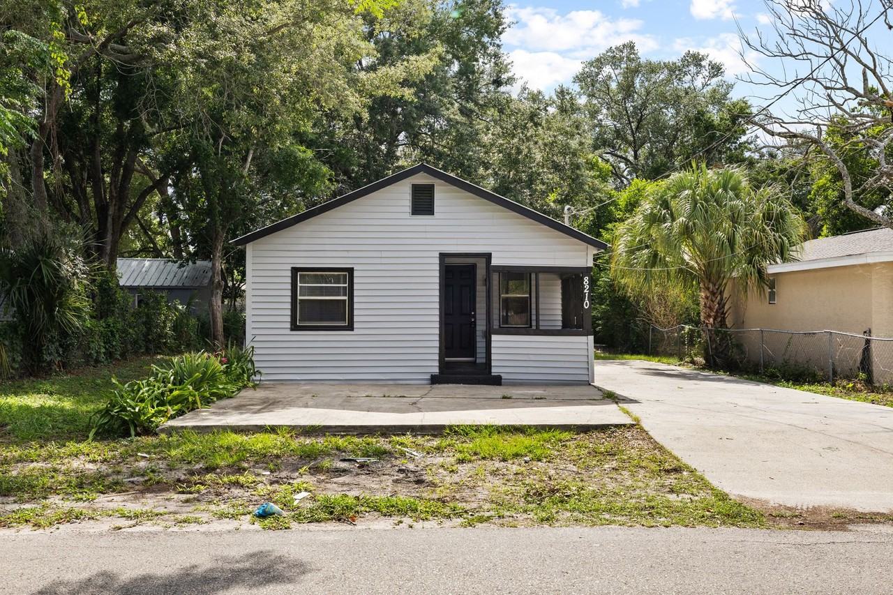 8210 N Marks St - Photo 3 of 50