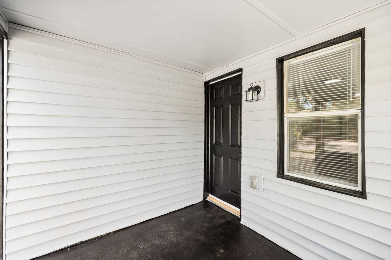 8210 N Marks St - Photo 5 of 50