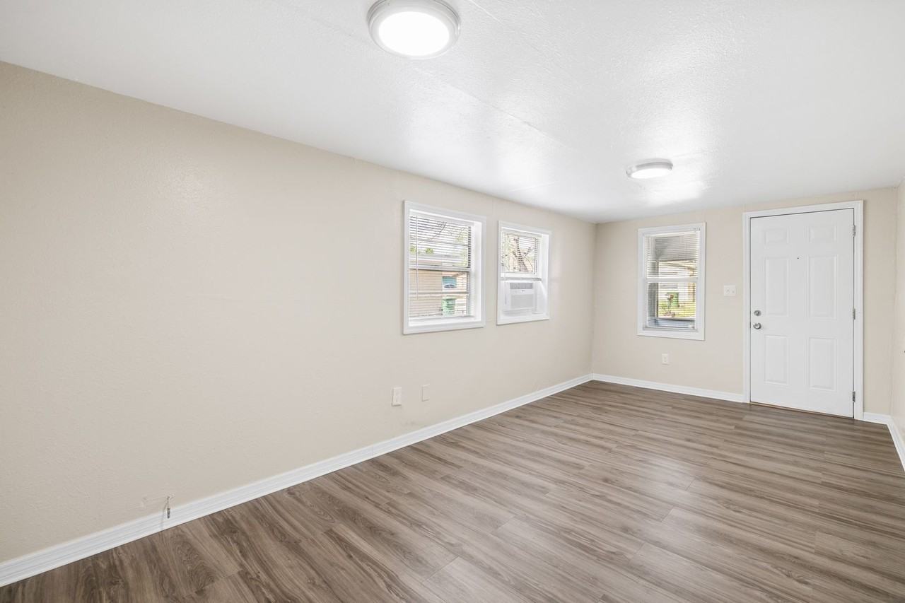 8210 N Marks St - Photo 6 of 50