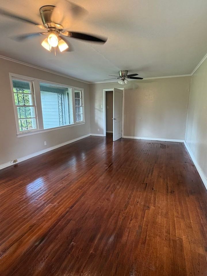 3551 W College St - Photo 3 of 4