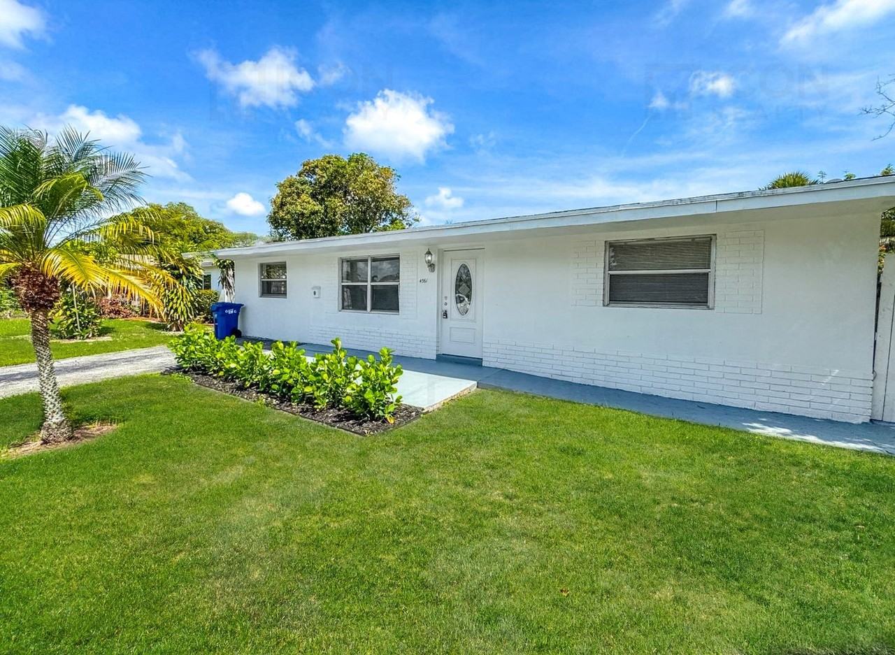 4361 Nw 25th Pl