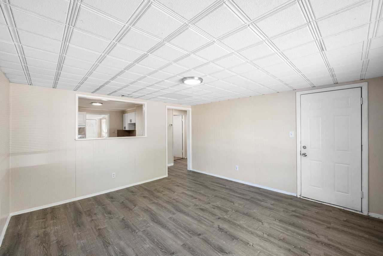 3584 54th Ave N - Photo 5 of 33