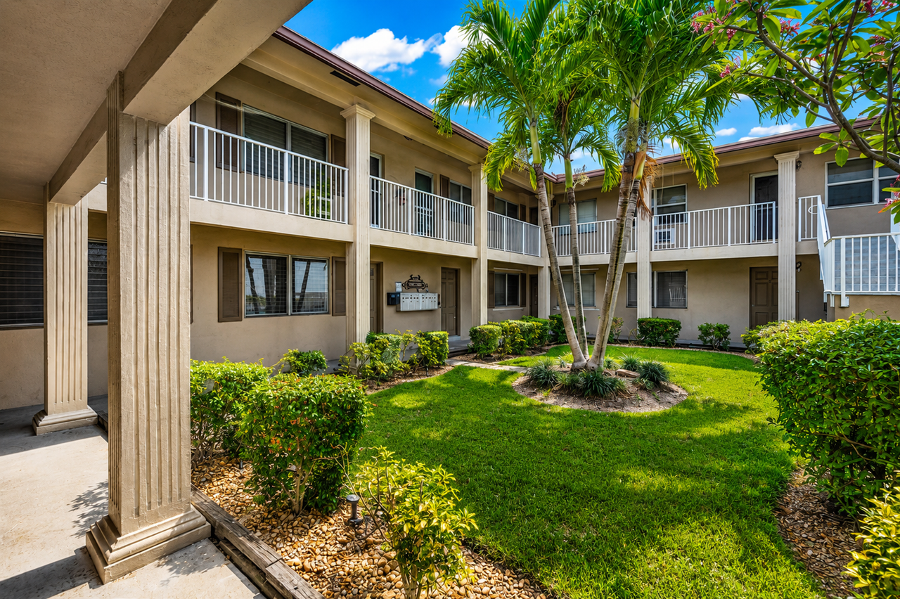 2130 NE 42 Ct Lighthouse Point, FL 33064 - Photo 2 of 7