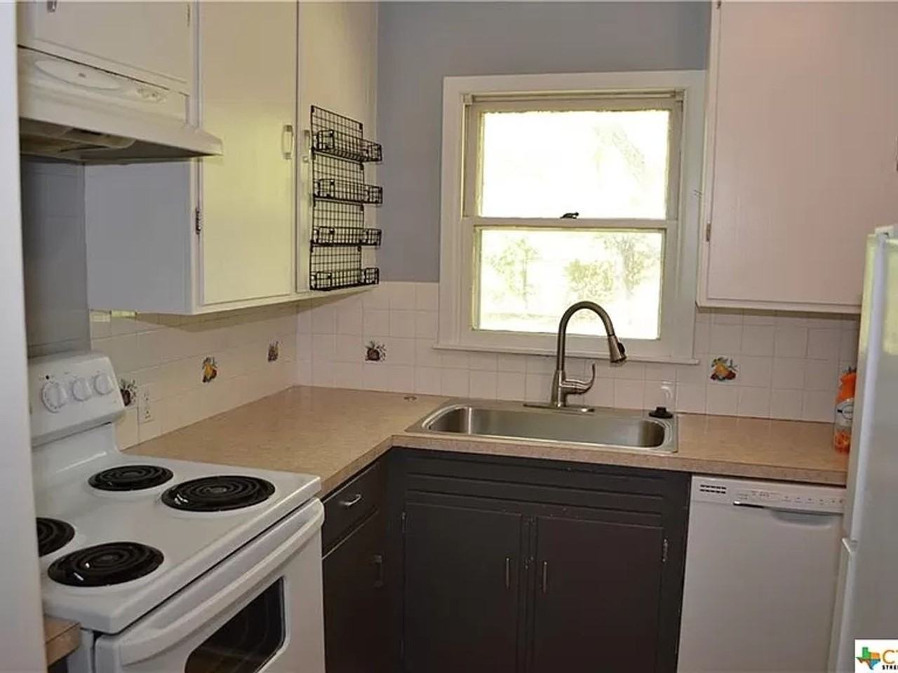 1902 S 35th St - Photo 4 of 21