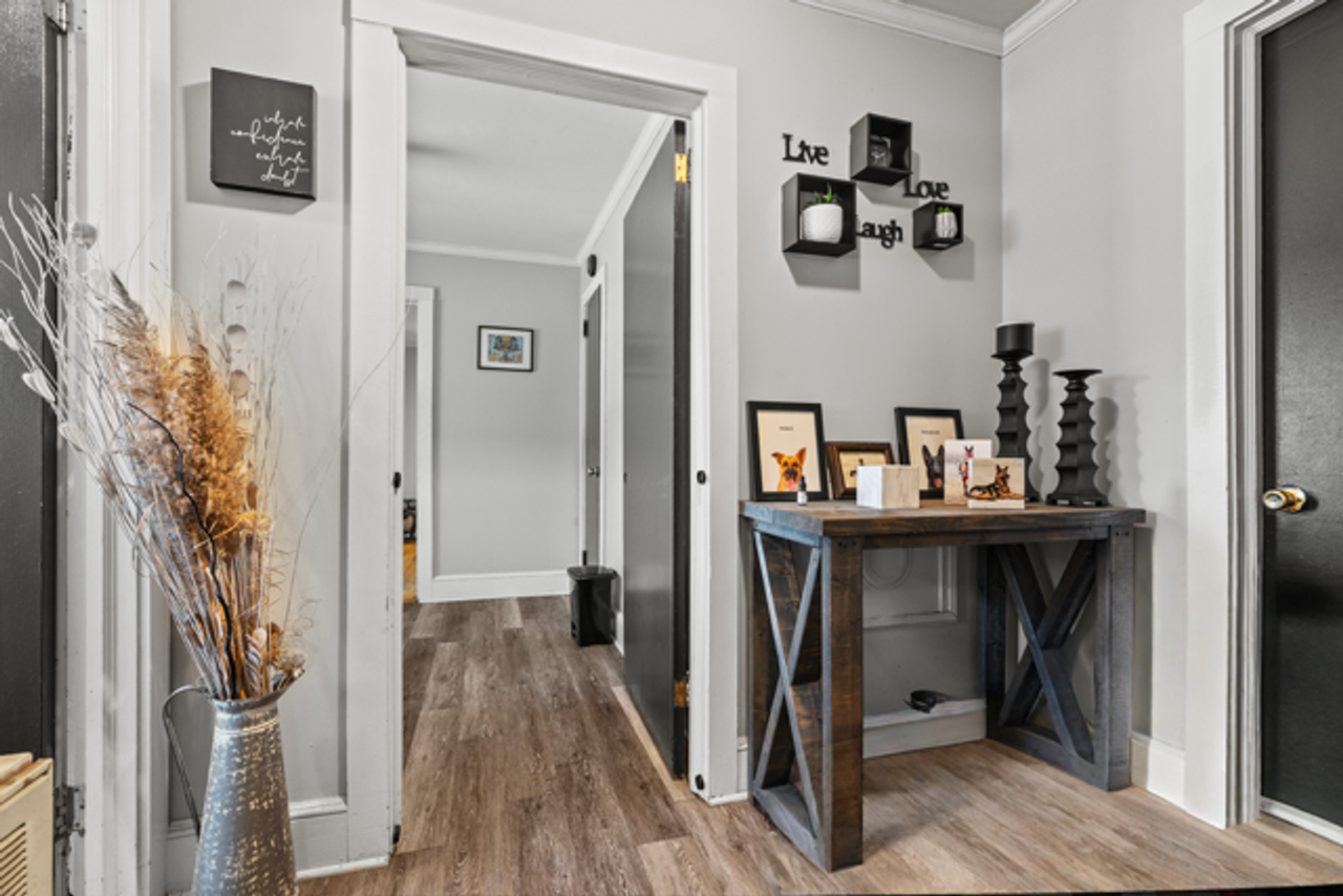 127 Freeman St - Photo 4 of 8