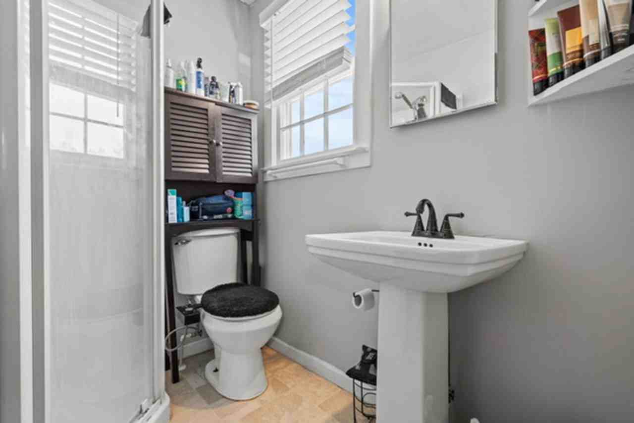 127 Freeman St - Photo 7 of 8