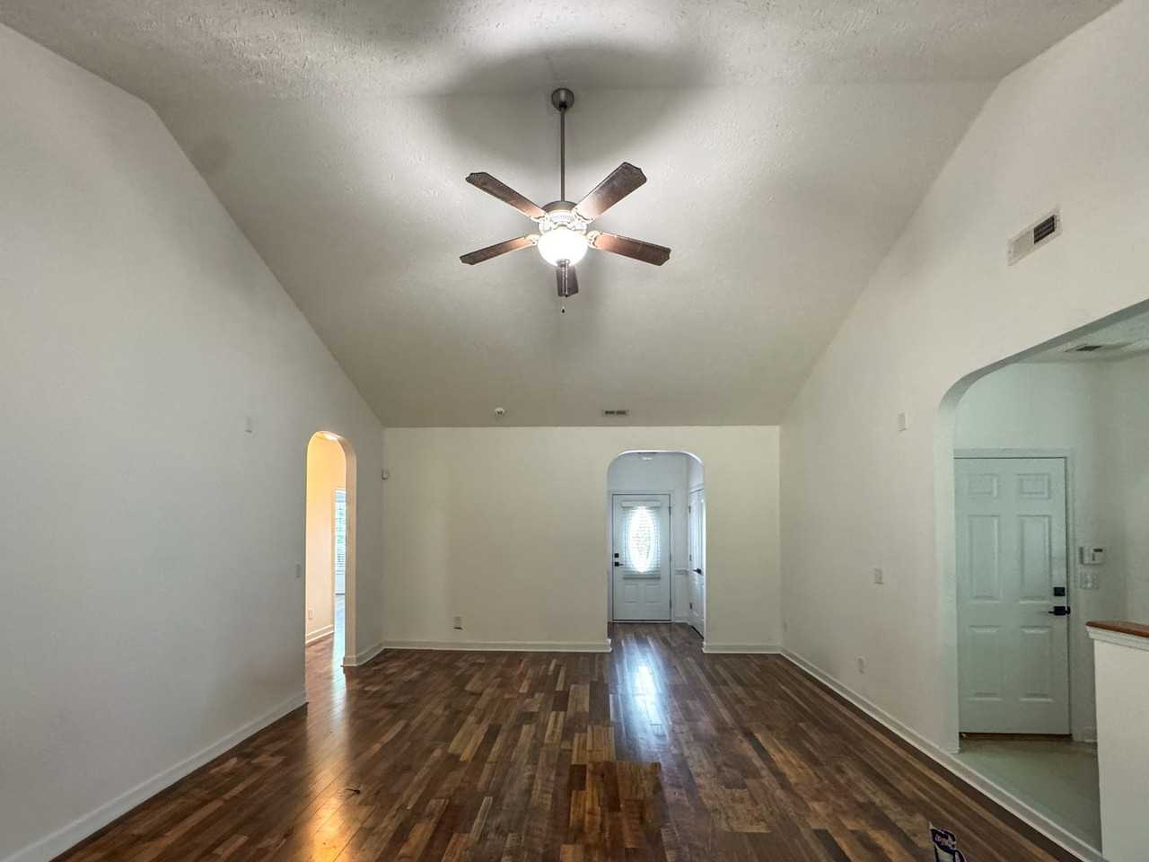 1016 Saint Johns Loop - Photo 7 of 22