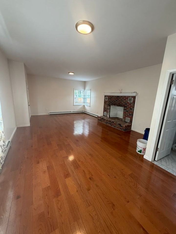 1502 Luzerne St - Photo 4 of 13