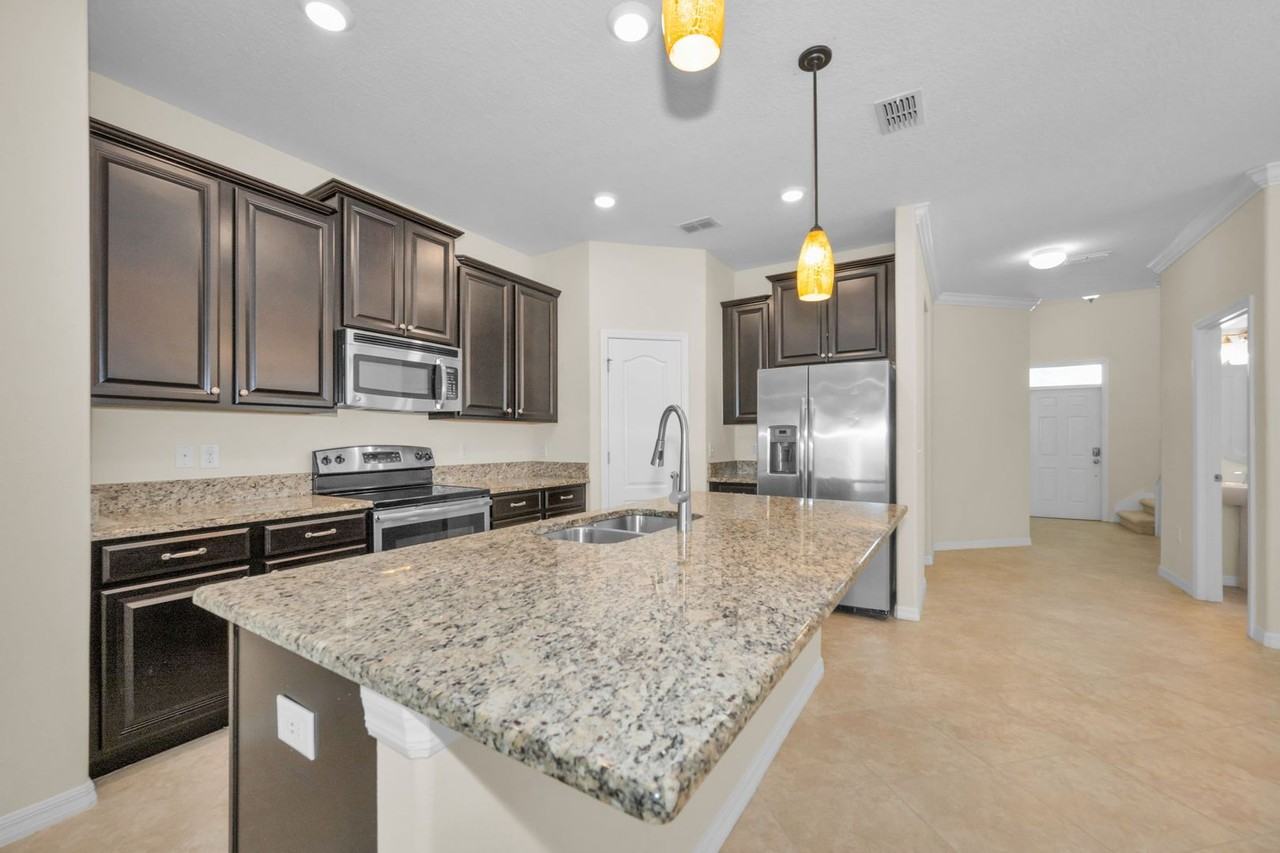 11630 Lake Blvd - Photo 5 of 33