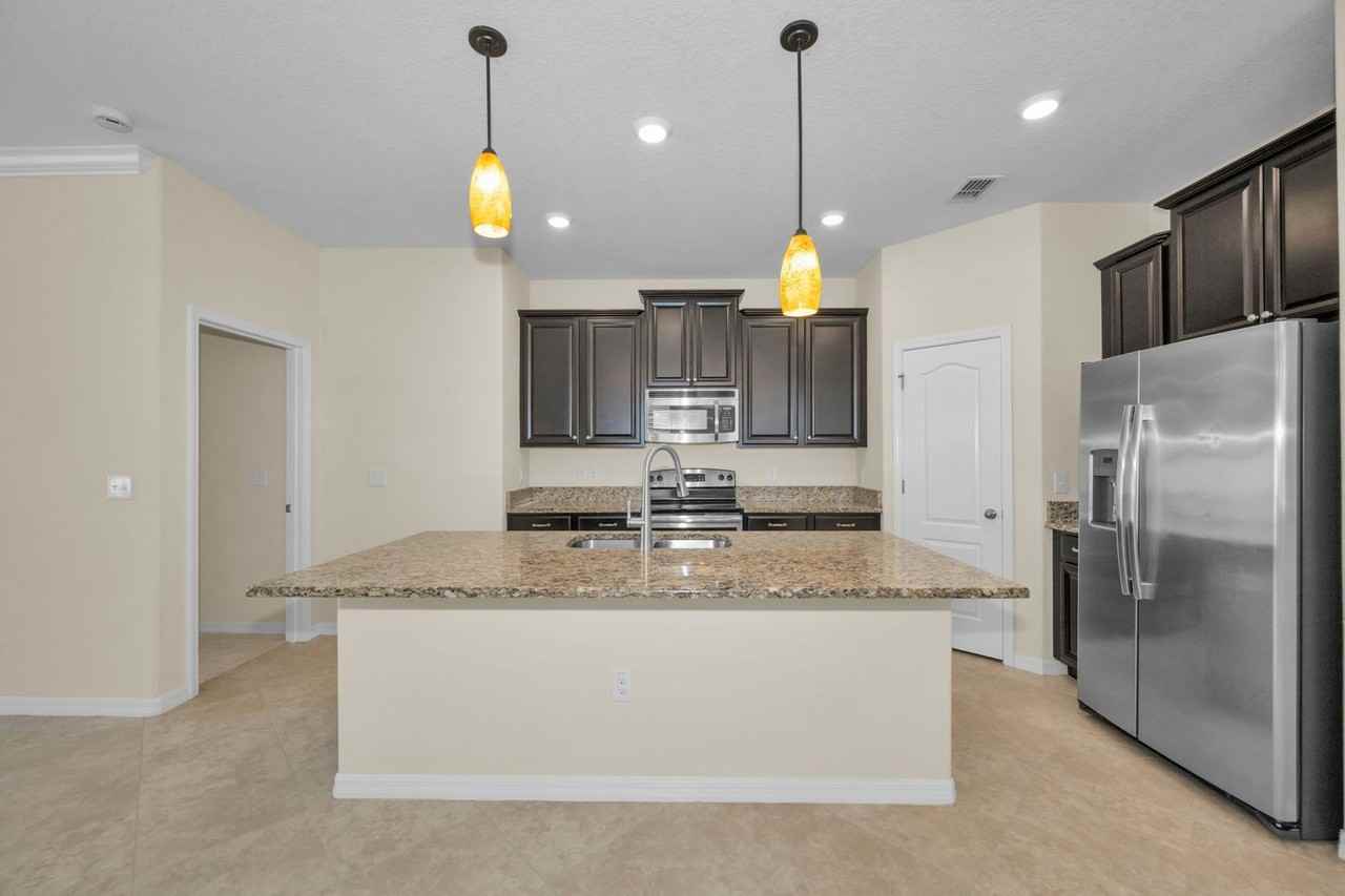 11630 Lake Blvd - Photo 6 of 33