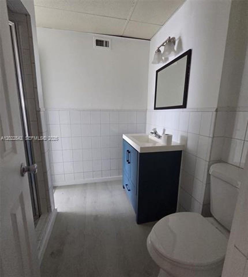 1104 W 44th St #87 - Photo 5 of 20