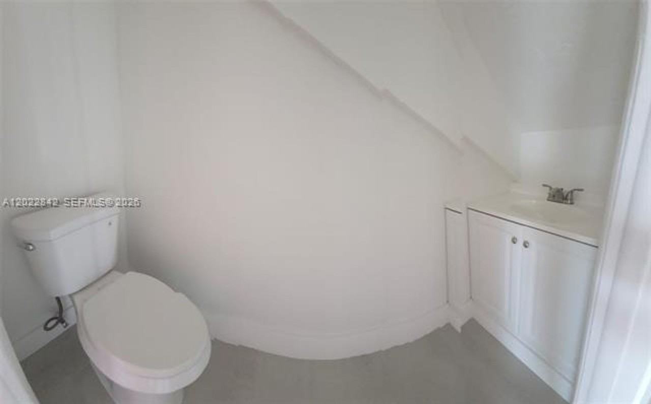 1104 W 44th St #87 - Photo 6 of 20