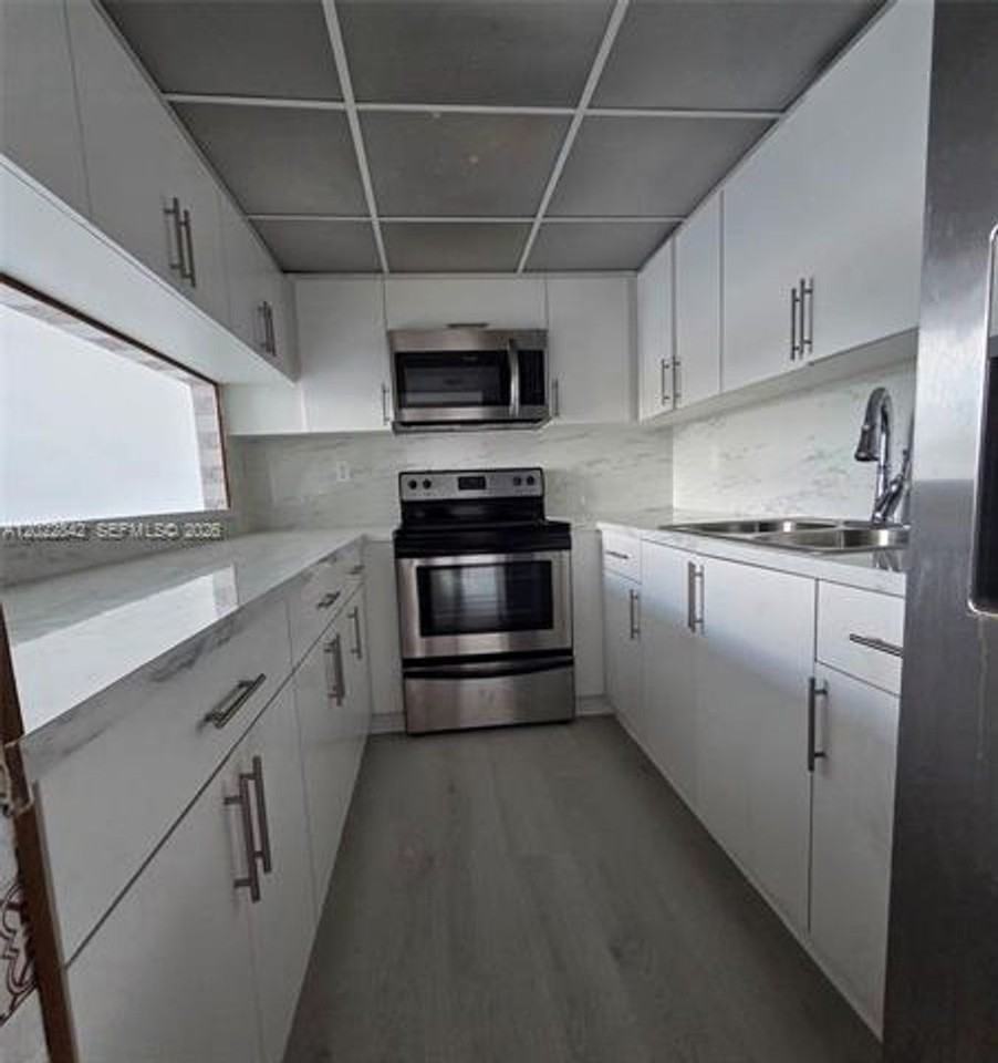 1104 W 44th St #87 - Photo 7 of 20