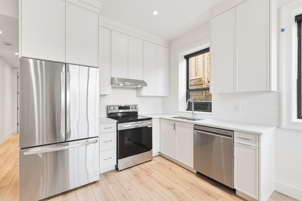 16547 28 Avenue - Photo 4 of 16
