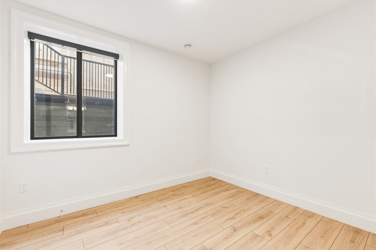 16547 28 Avenue - Photo 8