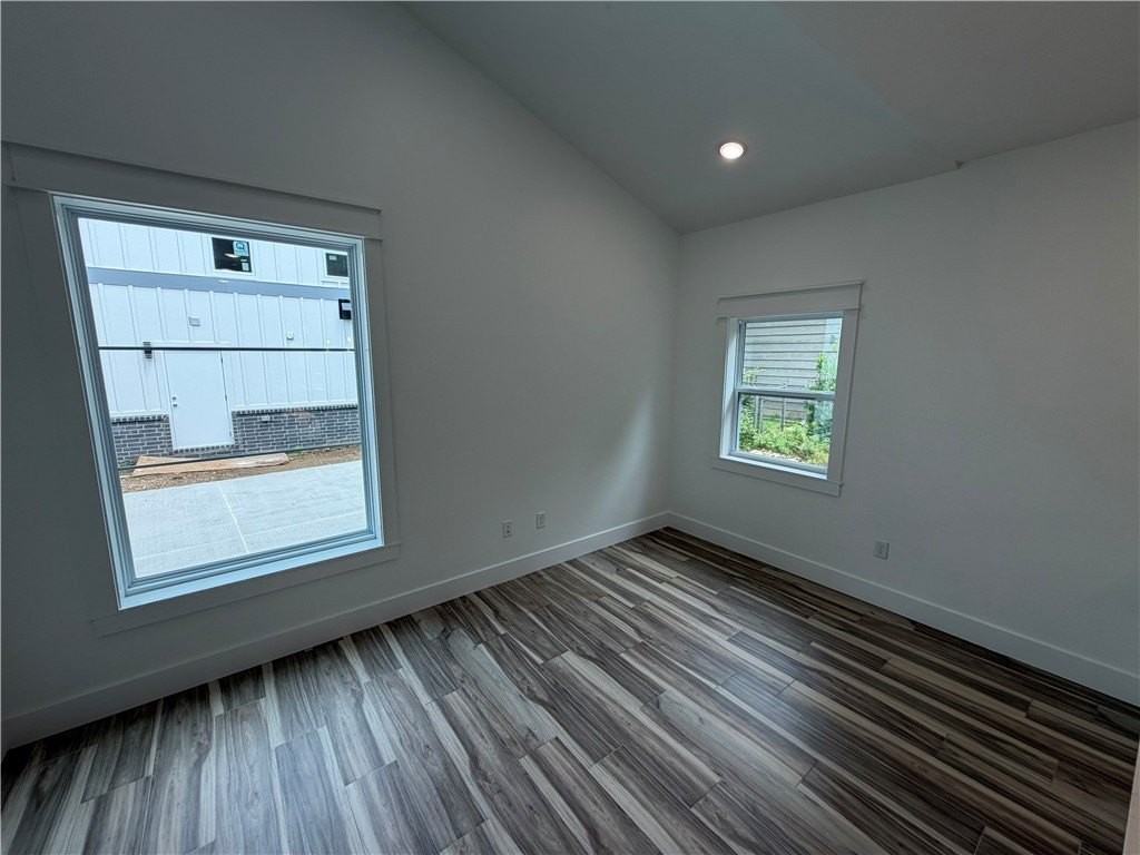 916 N Sang Ave - Photo 2 of 18