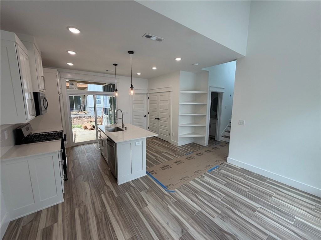 916 N Sang Ave - Photo 4 of 18